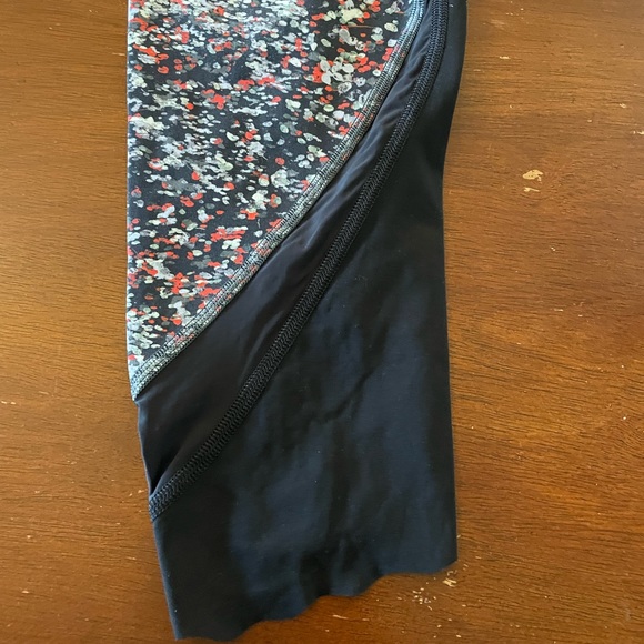 Lululemon Capri size 6 - Picture 6 of 6